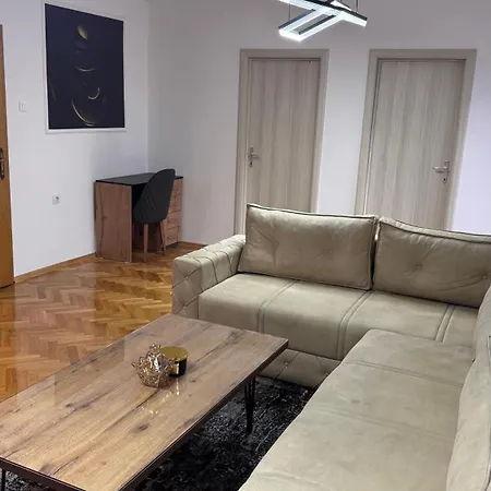 Urban Square Rent アパート *