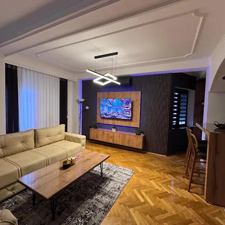 Urban Square Rent * スコピエ